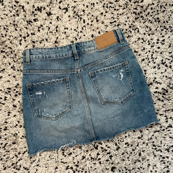 Zara distressed mini skirt - Picture 2 of 3